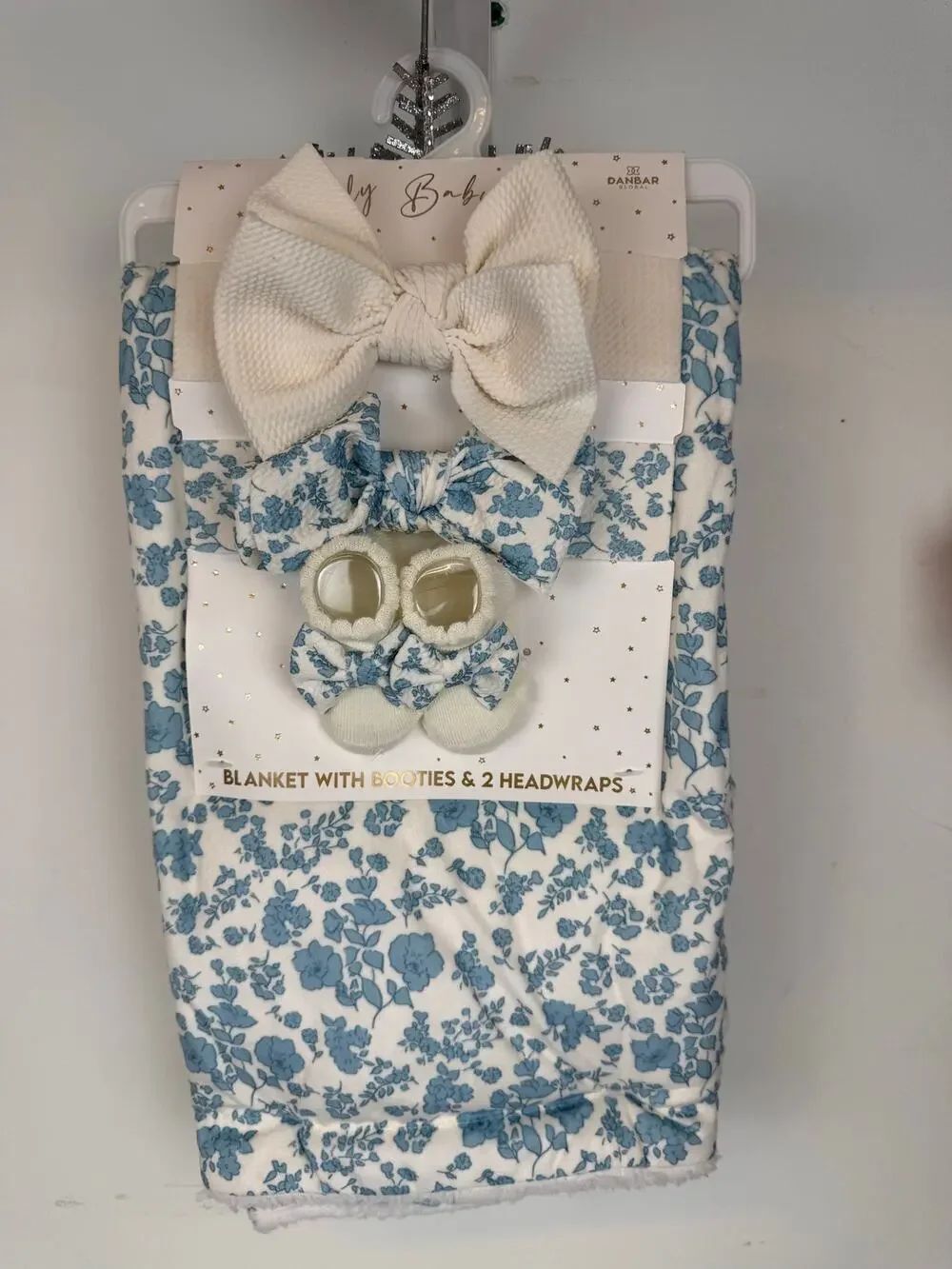 Blanket with booties & 2 Headwraps